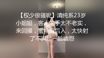 母狗发情自己脱衣服诱惑：人家也想要，风骚绝活吃鸡！