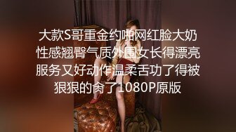 情趣酒店蓝光房偷拍两个中年和女炮友开房后面那个光头佬被撸屌的样子非常猥琐