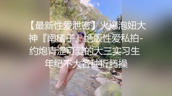 游乐场偷拍多位漂亮的小姐姐 10个有9个都是半蹲着尿 (1)